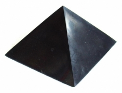 Šungit pyramida leštěná
